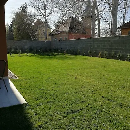 Azur Wellness Apartman * Siofok