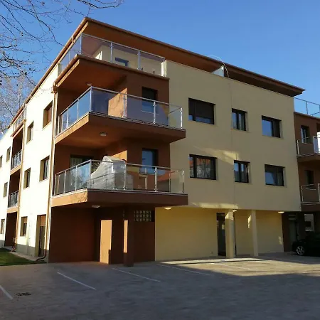Azur Wellness Apartman Apartment *